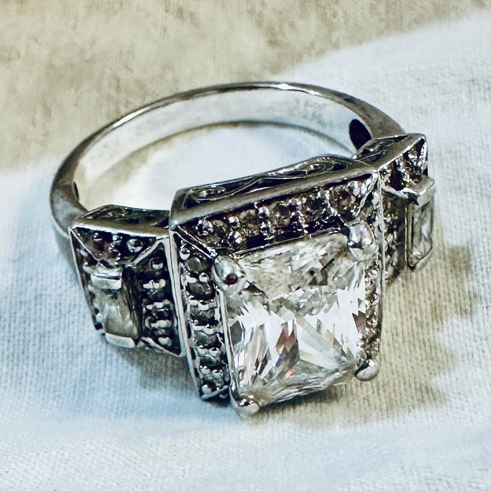 Get engaged! Elegant Silver Tone CZ Ring Intricate Design Size 7